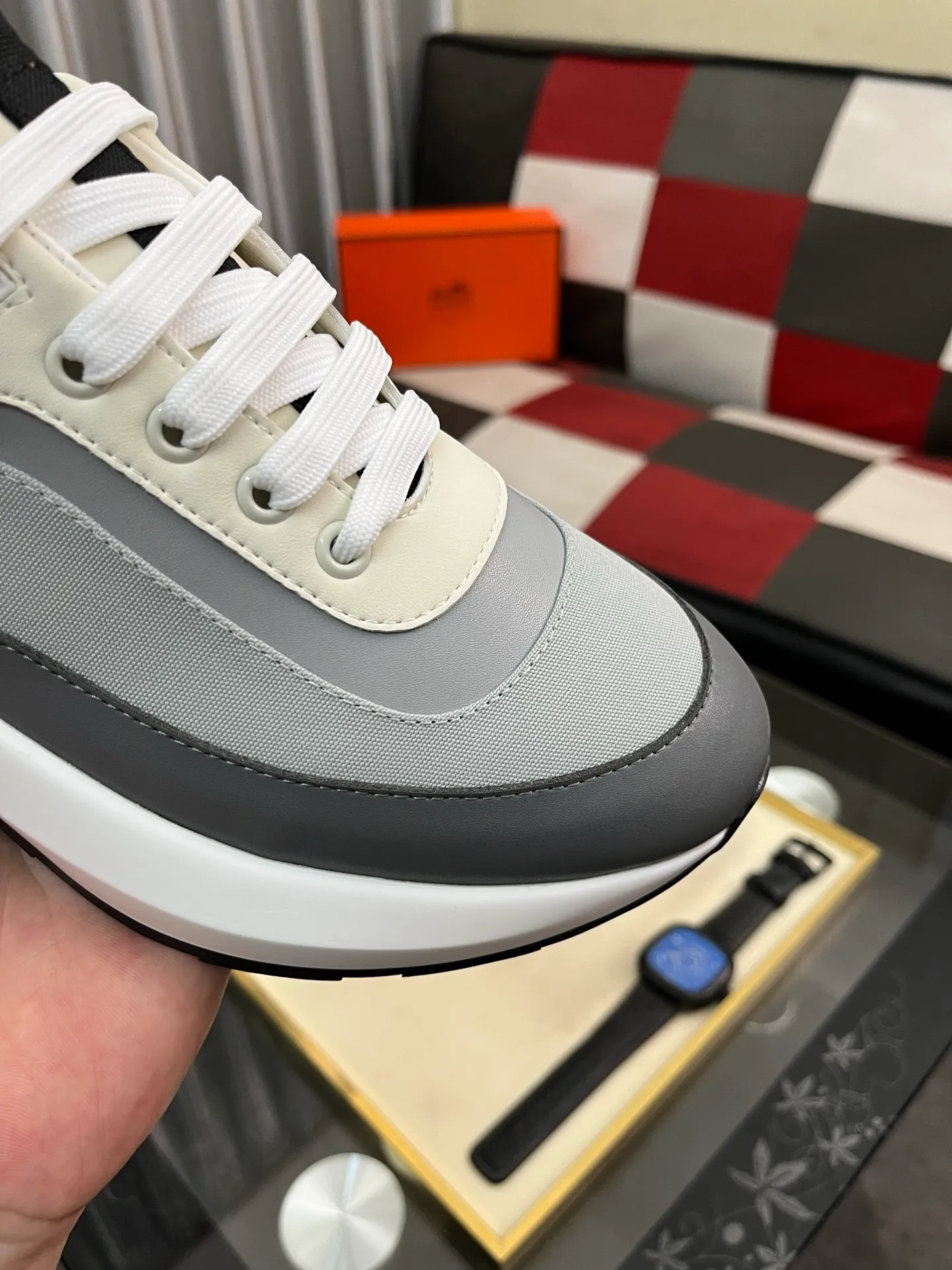 Men's shoes 💰458⌚️⌚️[hermes] Hermès men's fashionable sports shoes, carefully built as an international brand. This casual shoe combines high-quality fabrics and exquisite craftsmanship. It integrates simple and unique design style to interpret the brand's luxurious beauty in a low-key manner. The upper is made of original fabric with a first layer of suede. The layered design has distinct lines on the upper and a lightweight rubber outsole. Light luxury style, the details exude a dynamic masculine atmosphere, elegant and mainstream, size: 38-442️⃣colors available